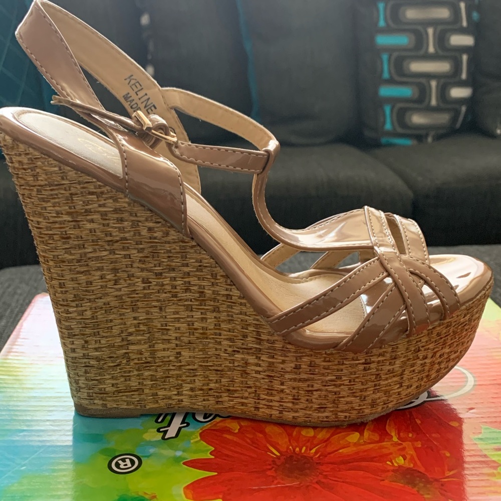 *FLASH SALE* ‼️‼️‼️ Patent wedge sandals